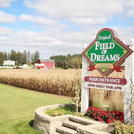 شقة Dyersville  في Field Of Dreams House المظهر الخارجي الصورة