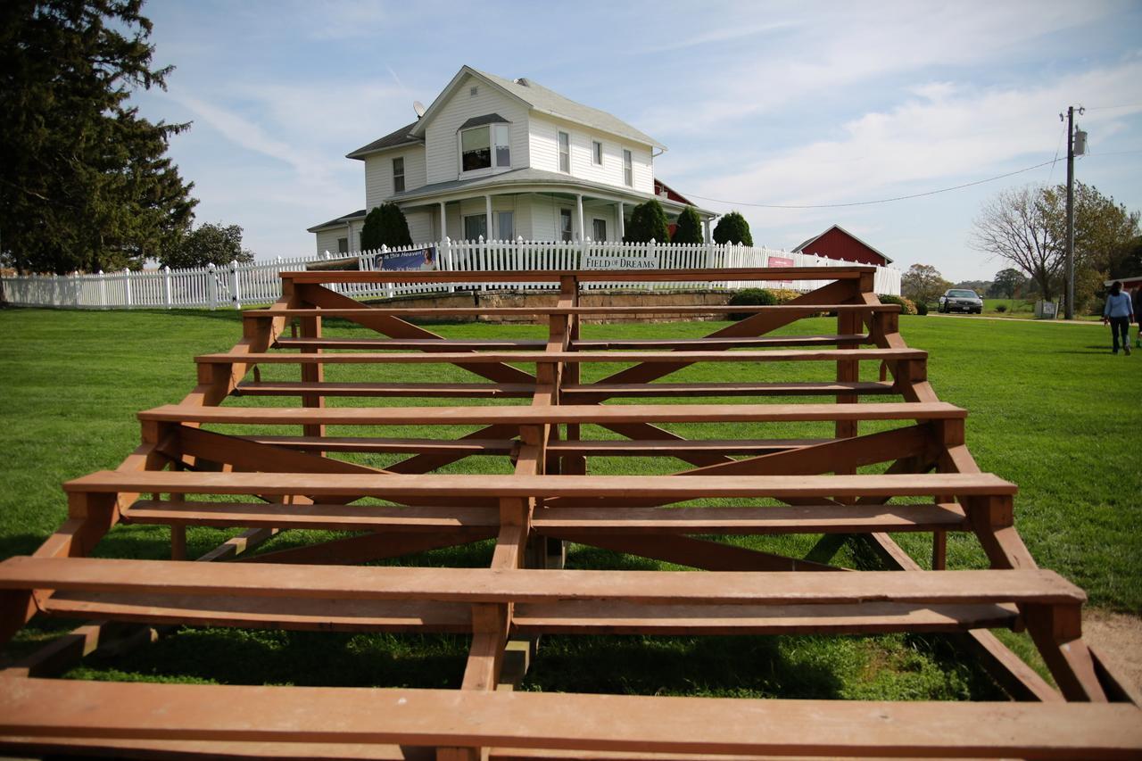 شقة Dyersville  في Field Of Dreams House المظهر الخارجي الصورة