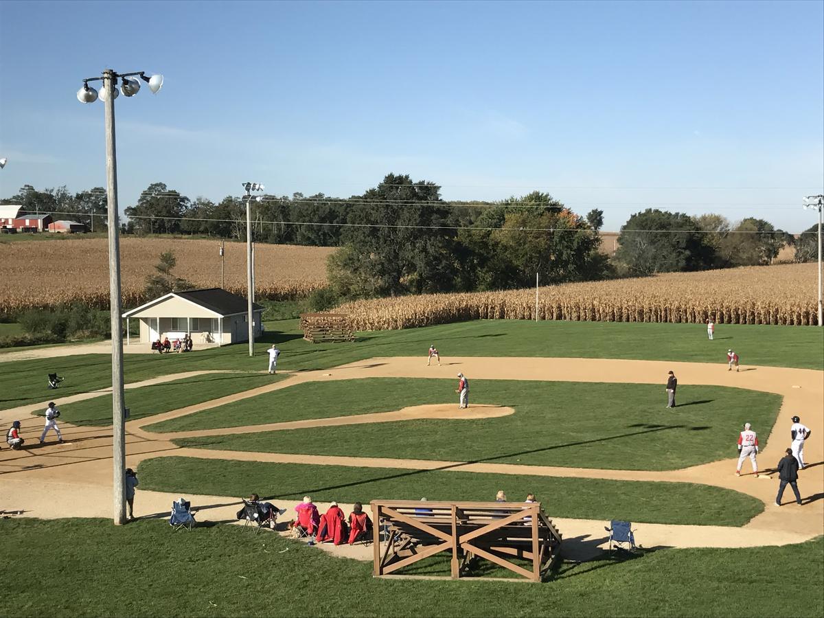 شقة Dyersville  في Field Of Dreams House المظهر الخارجي الصورة